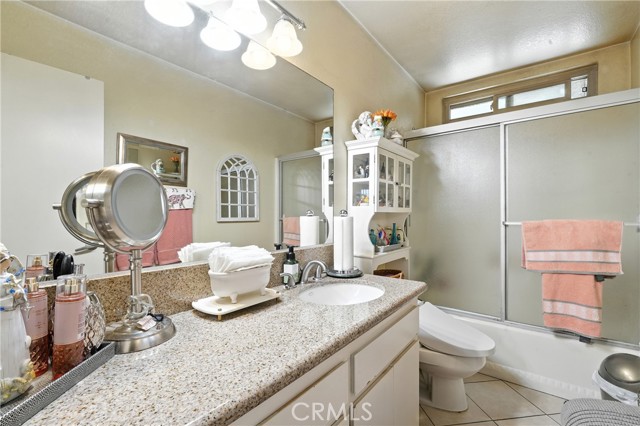 11702 Lakewood Boulevard, Downey CA: https://media.crmls.org/medias/5949ff18-46c0-4ae3-9cdc-210f3c6158e3.jpg