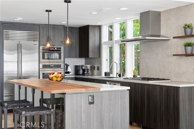 1061 Skyline Drive, Laguna Beach CA: https://media.crmls.org/medias/594a8659-c439-4911-abf5-2e85fd42cc6f.jpg