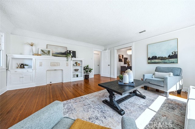 Detail Gallery Image 3 of 37 For 1384 Prospect, Long Beach,  CA 90804 - 3 Beds | 2 Baths