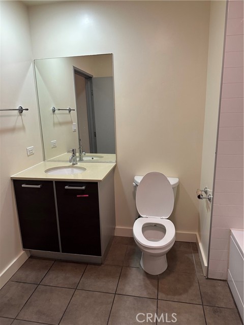 645 W 9th Street, Los Angeles CA: https://media.crmls.org/medias/594d23cc-9f3d-4ae7-99d7-71071b457d3b.jpg