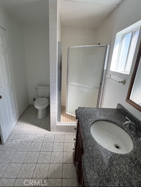 Detail Gallery Image 17 of 20 For 7514 Beckford Ave, Reseda,  CA 91335 - 8 Beds | 5 Baths