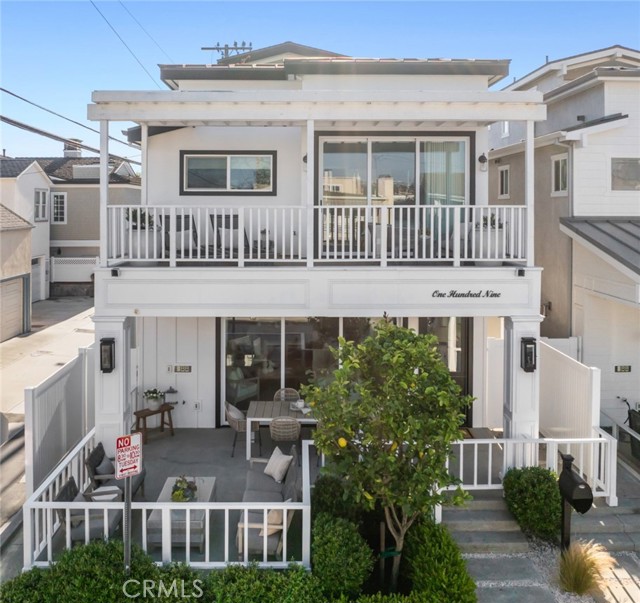 Detail Gallery Image 1 of 27 For 109 Onyx Ave, Newport Beach,  CA 92662 - 3 Beds | 4/1 Baths