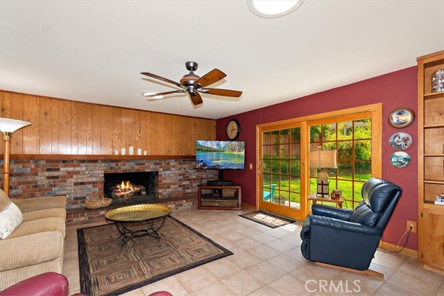 Detail Gallery Image 16 of 48 For 1590 Country Club Dr, Riverside,  CA 92506 - 4 Beds | 2/1 Baths