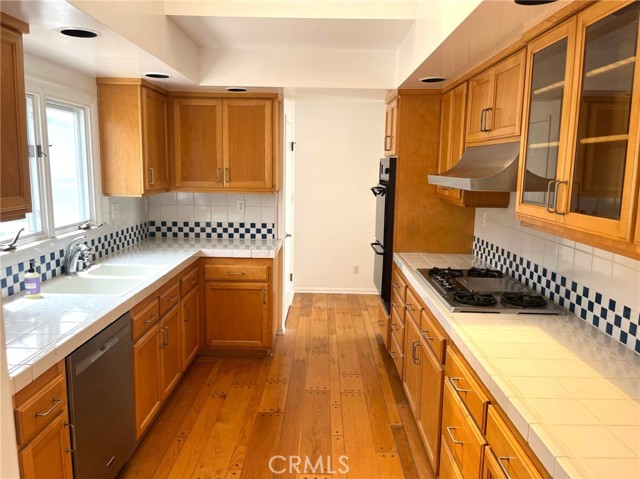 2001 Manzanita Lane, Manhattan Beach CA: https://media.crmls.org/medias/594fd27c-5b10-442b-bd3f-6a7f5a895aff.jpg