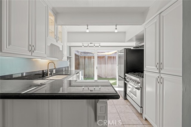 4040 Grand View Blvd, Los Angeles CA: https://media.crmls.org/medias/5950272b-6629-44c5-b9b7-766846d025dd.jpg