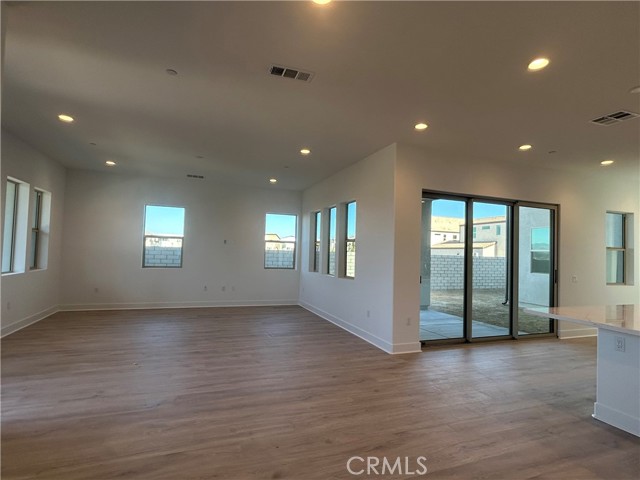 27333 Creekwood Lane, Valencia CA: https://media.crmls.org/medias/595039f7-2fbe-44a7-9d52-3d5bf65c0883.jpg