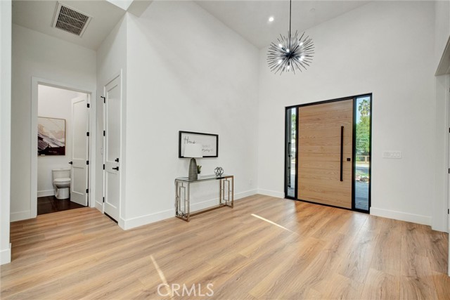 Detail Gallery Image 15 of 74 For 14136 Emelita St, Sherman Oaks,  CA 91401 - 4 Beds | 4/1 Baths