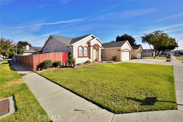 Detail Gallery Image 2 of 60 For 1484 Tulip St, Lemoore,  CA 93245 - 4 Beds | 2 Baths