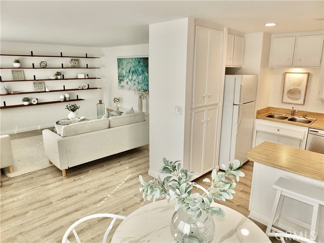 Detail Gallery Image 2 of 25 For 444 Obispo Ave #305,  Long Beach,  CA 90814 - 2 Beds | 2 Baths