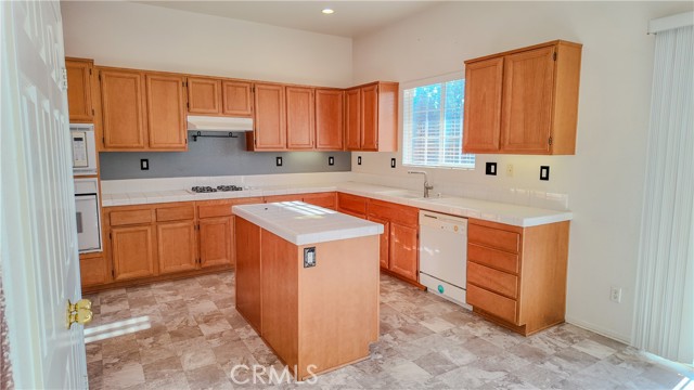 Detail Gallery Image 9 of 42 For 26482 Clydesdale Ln, Moreno Valley,  CA 92555 - 4 Beds | 2/1 Baths