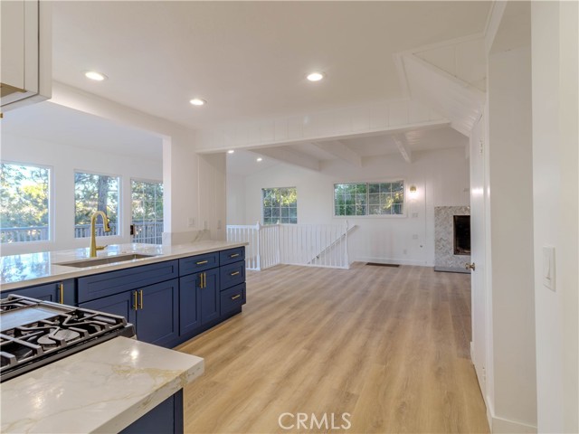 776 Nadelhorn, Lake Arrowhead CA: https://media.crmls.org/medias/5953a228-4d80-4f24-9edd-e5bd7a6f19a0.jpg