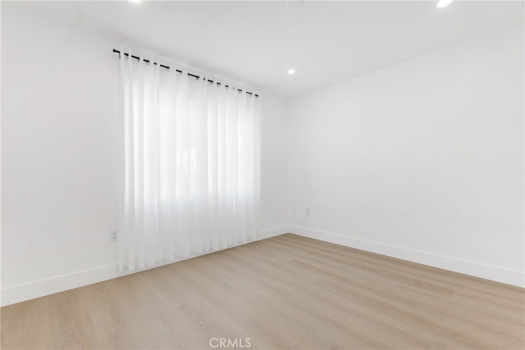 https://media.crmls.org/medias/595414d9-d165-41b5-9aeb-26e75ecf88dd.jpg?preset=X-Large