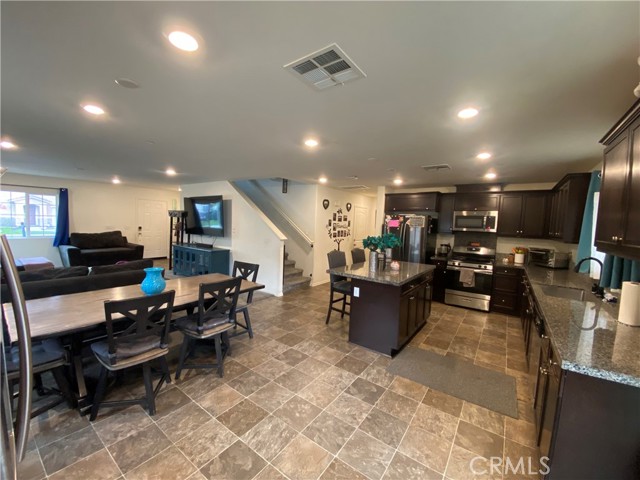 10299 Kite Court, Moreno Valley CA: https://media.crmls.org/medias/59542c77-1b86-4c3b-92b4-928011c56a14.jpg