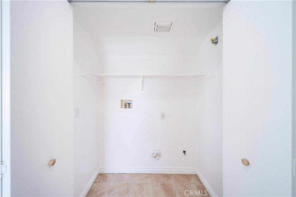 https://media.crmls.org/medias/595433cf-02be-4d4d-a52c-f04d6055d2df.jpg?preset=X-Large