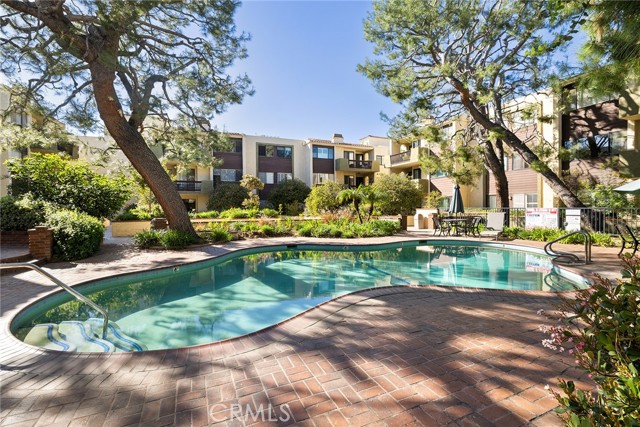 Detail Gallery Image 13 of 18 For 497 E California Bld #119,  Pasadena,  CA 91106 - 2 Beds | 2 Baths