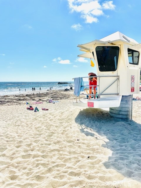 265 Myrtle Street, Laguna Beach CA: https://media.crmls.org/medias/5954e7dc-184c-448b-882e-9df23bf0930f.jpg