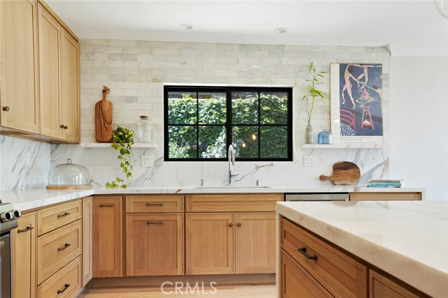 Detail Gallery Image 12 of 49 For 3515 Weslin Ave, Sherman Oaks,  CA 91423 - 3 Beds | 3 Baths