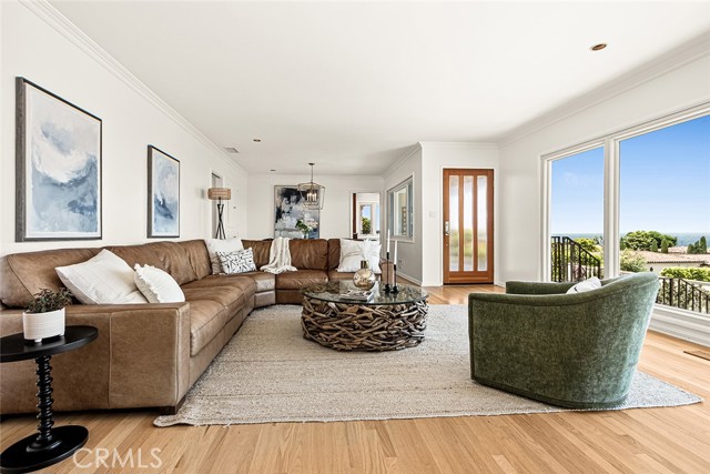 556 Via Media, Palos Verdes Estates CA: https://media.crmls.org/medias/59562f04-82cc-4c30-b1b1-067138cb9de3.jpg