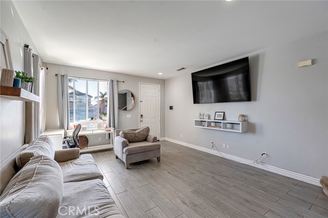 Detail Gallery Image 24 of 35 For 33129 Shoreline Dr, Lake Elsinore,  CA 92530 - 5 Beds | 3 Baths