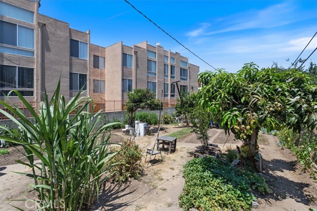 811 N Bunker Hill Avenue, Los Angeles CA: https://media.crmls.org/medias/595775c7-a443-4481-99f2-5f81b9133b08.jpg