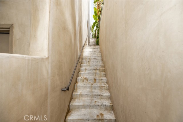 Detail Gallery Image 6 of 18 For 150 Cliff Dr, Laguna Beach,  CA 92651 - 2 Beds | 2/1 Baths