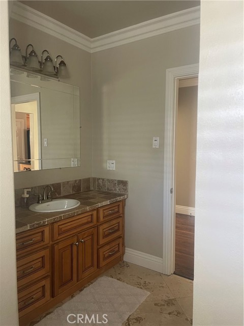 Detail Gallery Image 14 of 21 For 1062 E 2nd, Long Beach,  CA 90802 - 2 Beds | 2 Baths