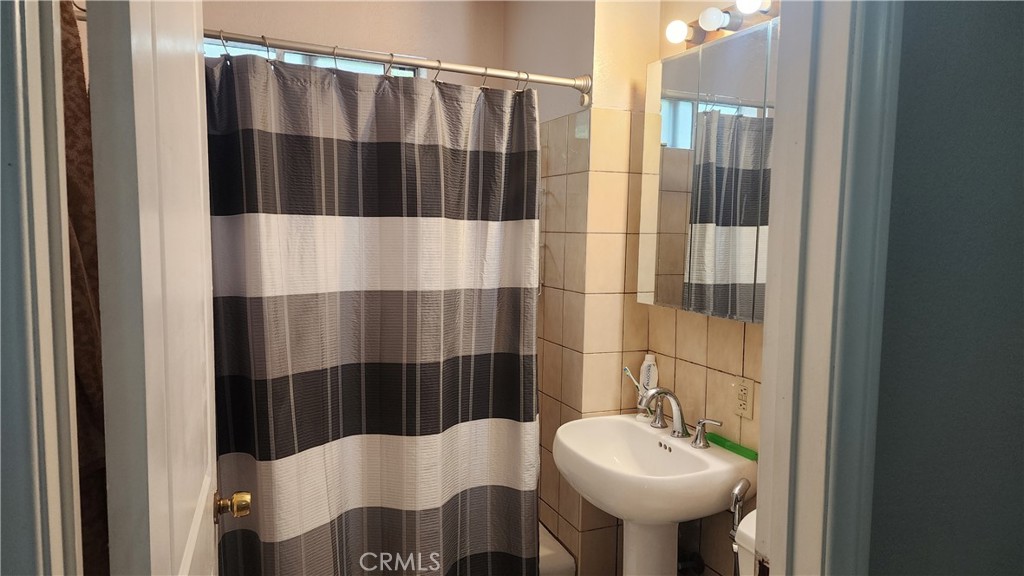 https://media.crmls.org/medias/5959f322-9b7f-4f80-977b-c62206b7e85f.jpg?preset=X-Large