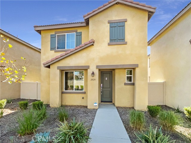 Detail Gallery Image 1 of 24 For 2028 Juniper Ln, Colton,  CA 92324 - 3 Beds | 2/1 Baths