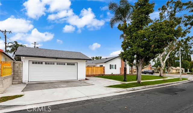 1905 Davis Street, Corona CA: https://media.crmls.org/medias/595a634c-4a7d-4015-85ed-f4305f7ed3fa.jpg