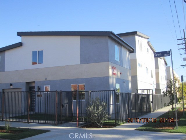 Detail Gallery Image 6 of 22 For 6220 Tyrone Ave #6220 1/2,  Van Nuys,  CA 91401 - 3 Beds | 3 Baths