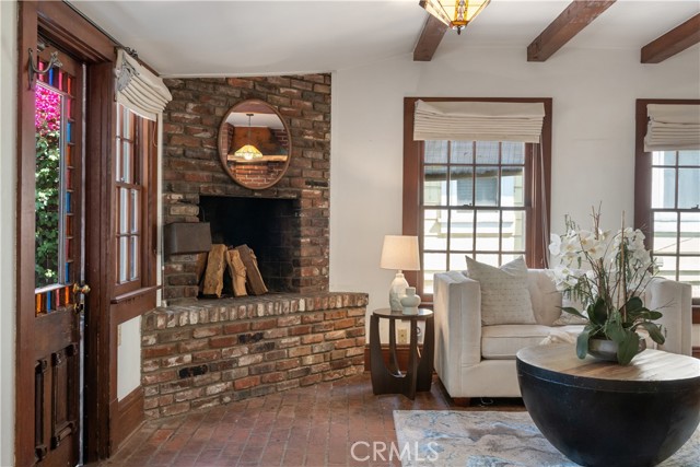 211 E Virginia Avenue, Glendora CA: https://media.crmls.org/medias/595b08fb-bbde-493a-a3a7-300452783db9.jpg