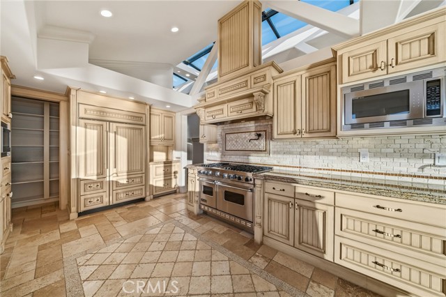 Detail Gallery Image 23 of 73 For 21 Bay, Laguna Beach,  CA 92651 - 6 Beds | 6/1 Baths