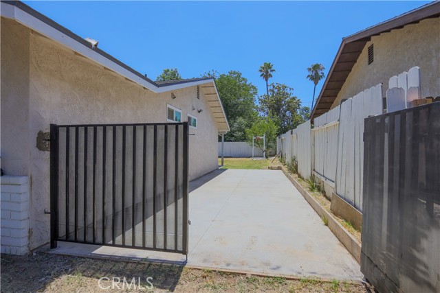 8358 Verbena Drive, Riverside CA: https://media.crmls.org/medias/595ddd23-5b04-4f06-918e-230584fd2346.jpg