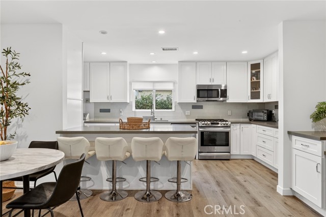 Detail Gallery Image 6 of 21 For 6565 Randi, Woodland Hills,  CA 91303 - 4 Beds | 3 Baths