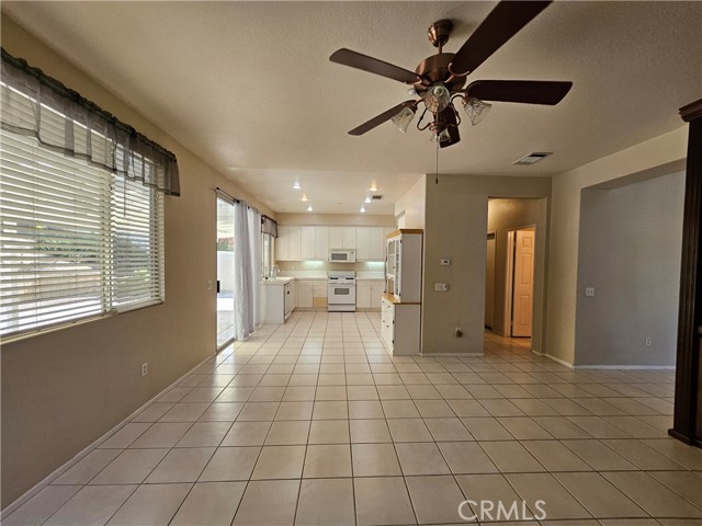 1366 Withorn Court, Riverside CA: https://media.crmls.org/medias/595f5afd-eca7-4e32-bb14-4f57a8c459ab.jpg