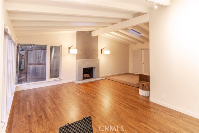 Detail Gallery Image 9 of 54 For 2412 Canyon Oak Dr, Los Angeles,  CA 90068 - 3 Beds | 2 Baths