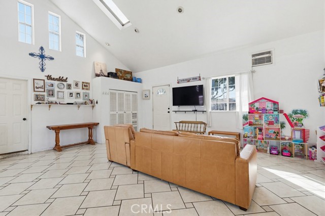 Detail Gallery Image 16 of 27 For 10970 Ruth, Lynwood,  CA 90262 - 2 Beds | 1 Baths