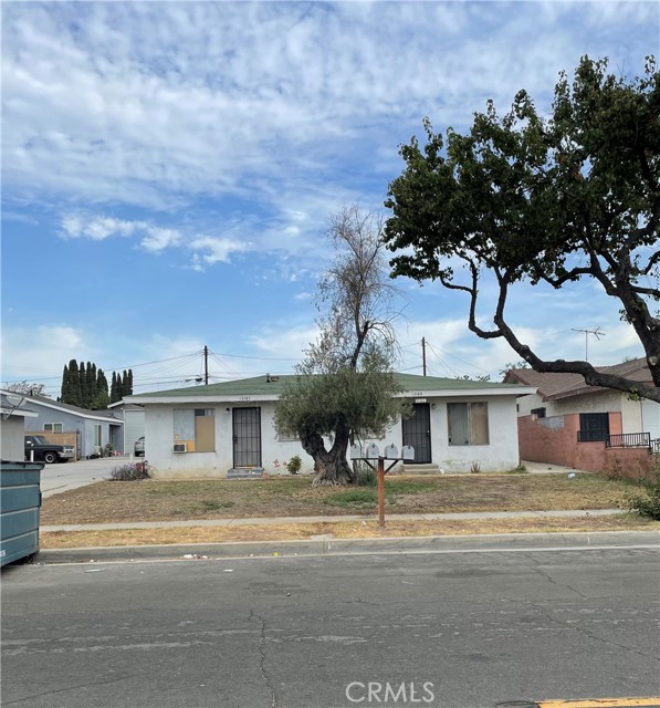 Quadruplex in South Whittier. Great income property. All units have tenets .There are 4  1 bedroom 1 bath units. They each have  access to a 1 car garage.