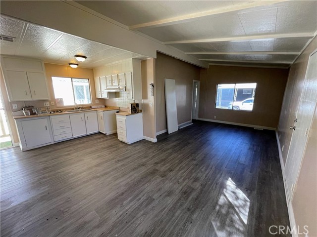 Detail Gallery Image 4 of 27 For 22838 Bear Valley Rd #40,  Apple Valley,  CA 92308 - 3 Beds | 2 Baths