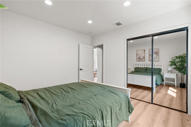 310 S Bel Aire Drive, Burbank CA: https://media.crmls.org/medias/596198f1-2b69-475b-a9e6-2154c06695f4.jpg