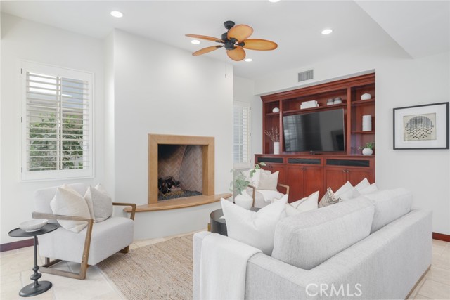 126 Via Koron, Newport Beach CA: https://media.crmls.org/medias/59621634-fda0-4b01-91ff-1171c15989bb.jpg