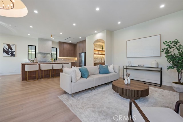 Detail Gallery Image 10 of 73 For 4026 Garden Ave, Los Angeles,  CA 90039 - 5 Beds | 4/2 Baths