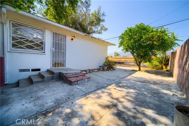 6083 Merito Avenue, San Bernardino CA: https://media.crmls.org/medias/5962d350-ce09-4c80-a7e6-1b9f6f3d8272.jpg