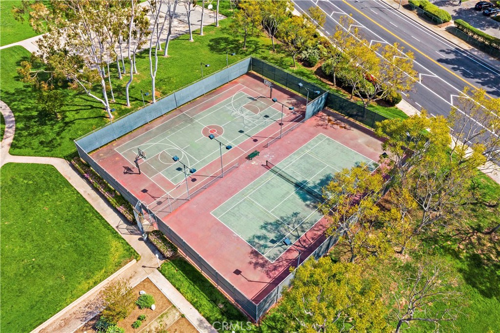 https://media.crmls.org/medias/5962e651-e10d-4c10-86b2-f24dc5eb51db.jpg?preset=X-Large