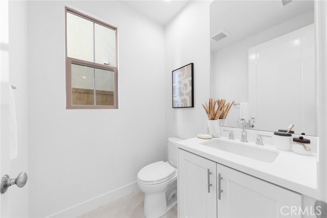 118 sunnybank Boulevard, Irvine CA: https://media.crmls.org/medias/59637dd5-56ef-4819-a7fd-3cd0d4e80538.jpg