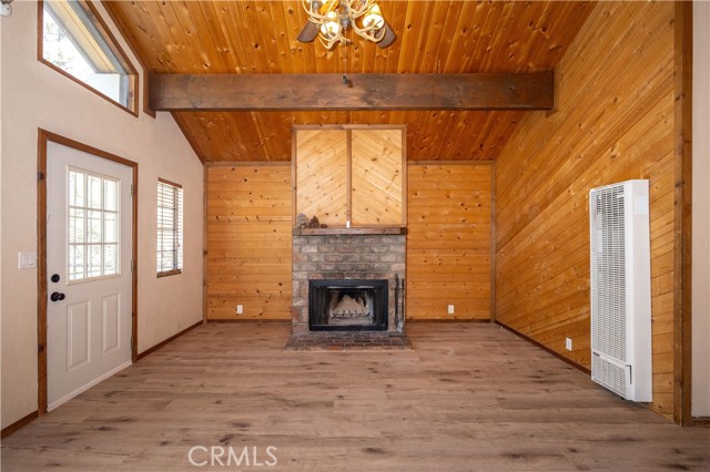 Detail Gallery Image 3 of 28 For 110 Pine View Dr, Big Bear City,  CA 92314 - 2 Beds | 1 Baths