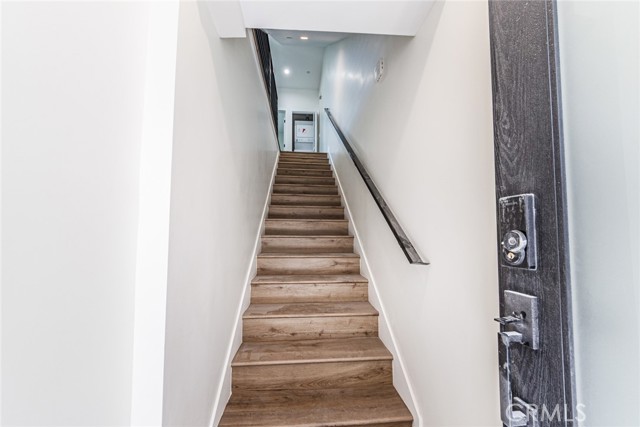 Detail Gallery Image 8 of 24 For 1857 Crenshaw Bld #1/2,  Los Angeles,  CA 90019 - 3 Beds | 3 Baths