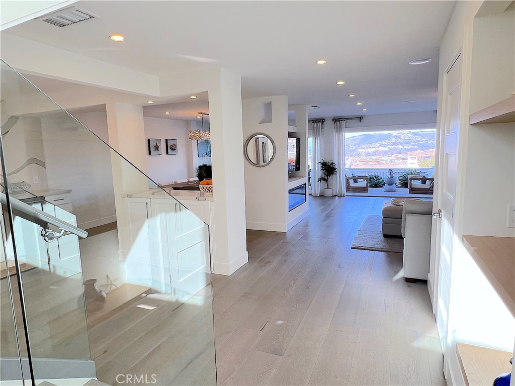 MLS #OC25259682 image #8