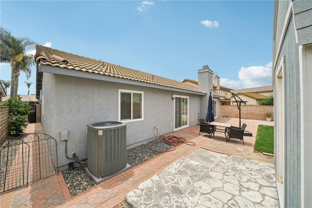 Detail Gallery Image 15 of 18 For 2925 Greenbriar Dr, Ontario,  CA 91761 - 4 Beds | 2 Baths