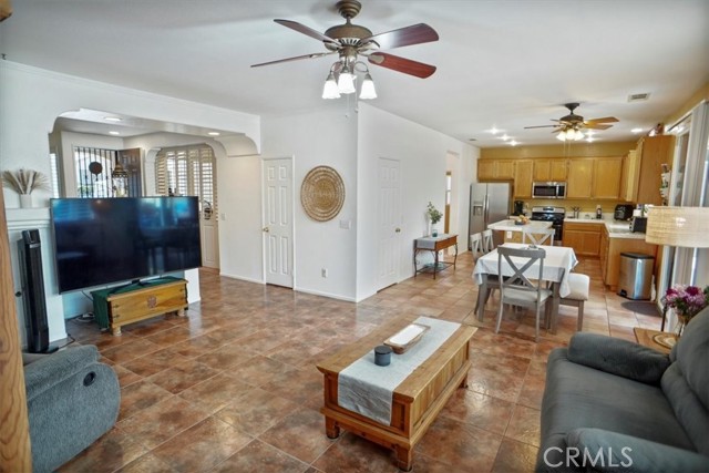Detail Gallery Image 12 of 26 For 40119 Westin Way, Palmdale,  CA 93551 - 4 Beds | 3 Baths